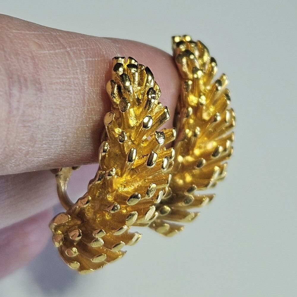 Vintage Gold Tone Thistle Or Pinecone Clip On Earrings